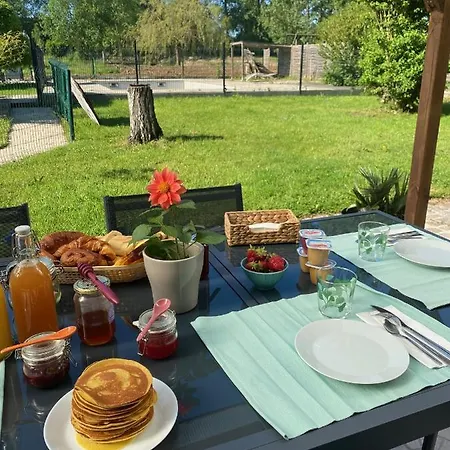 D'hotes La Chaiserie Bed & Breakfast Romeries