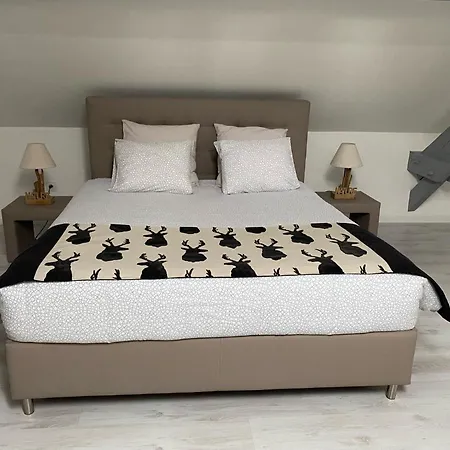 D'hotes La Chaiserie Bed & Breakfast Romeries